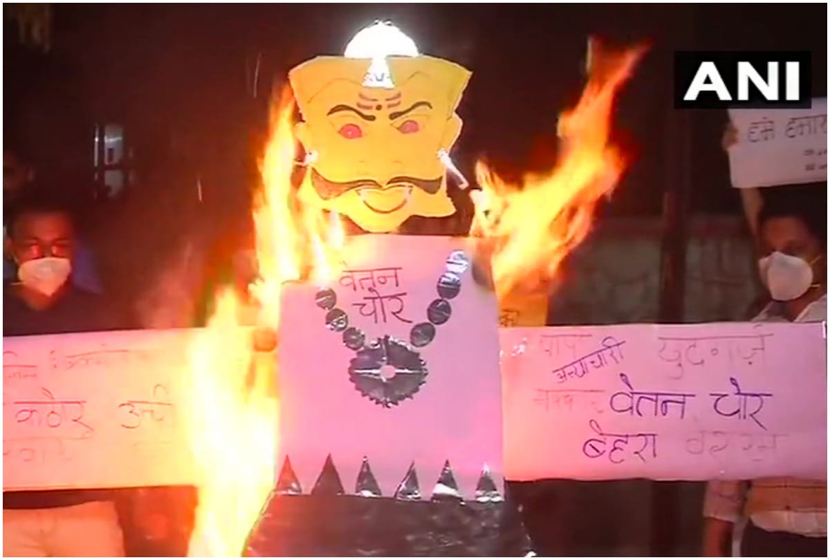 Hunger strike by doctors of Hindu Rao hospital continues for third day
