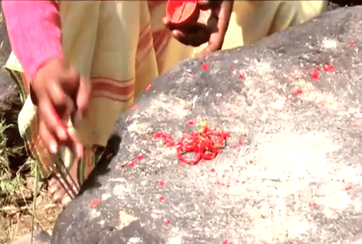 madhya pradesh bell rings sound from stone in mata rani temple berchha village ratlam