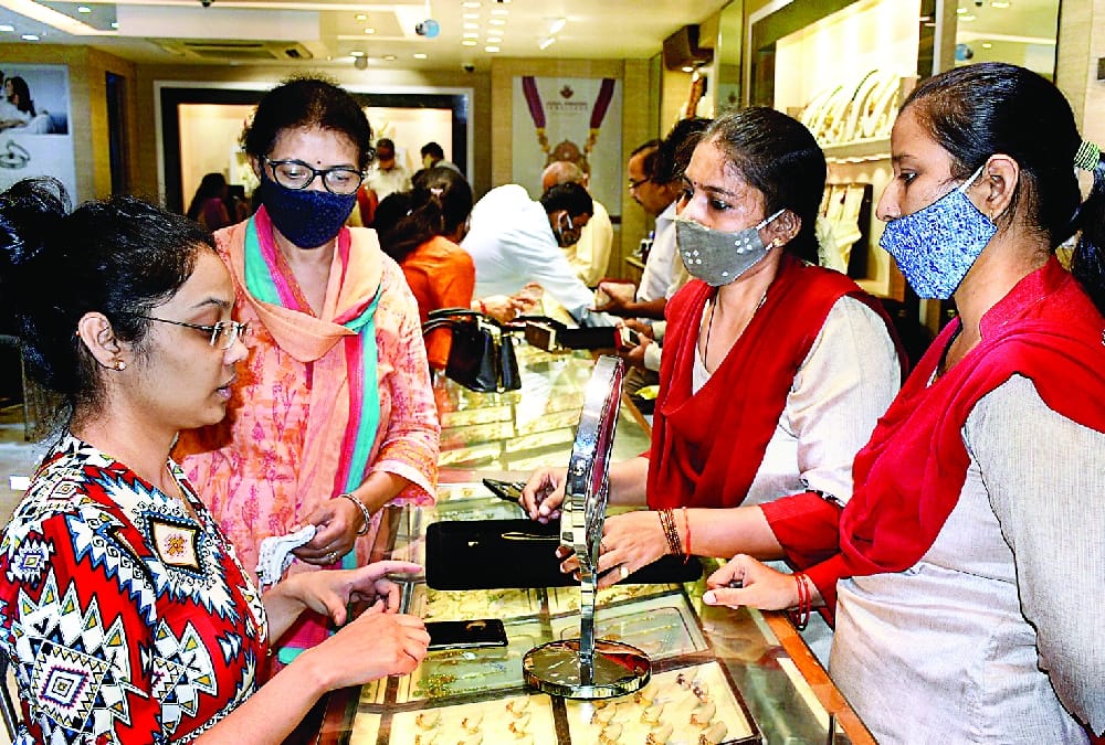 One thousand crore business on Navratra in Lucknow.