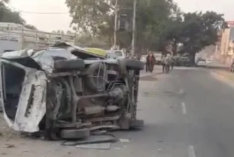 High speed car collided with five vehicles parked on the road