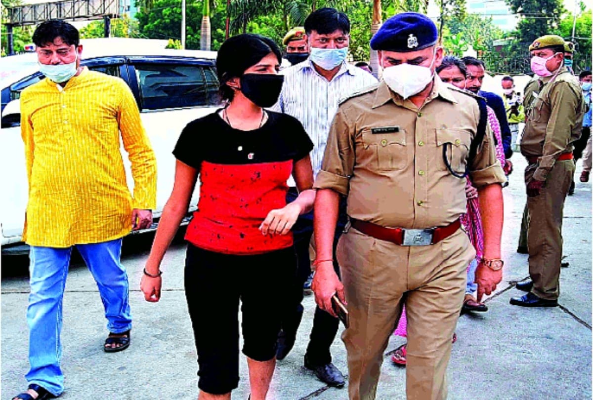 DIG Chandra Prakash Wife Committed Suicide Pushpa Prakash used to get angry over small things