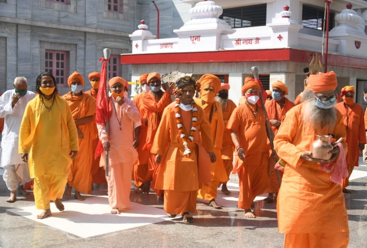 Vijayadashami 2020 CM Yogi Adityanath go to mansarovar temple from gorakhnath temple during shobha yatra