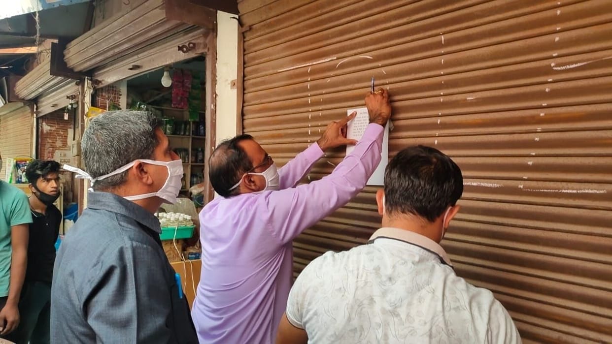 Two shops sealed for not paying one year's rent in Gandhi camp, recovery of 10 lakhs from 50 tenants