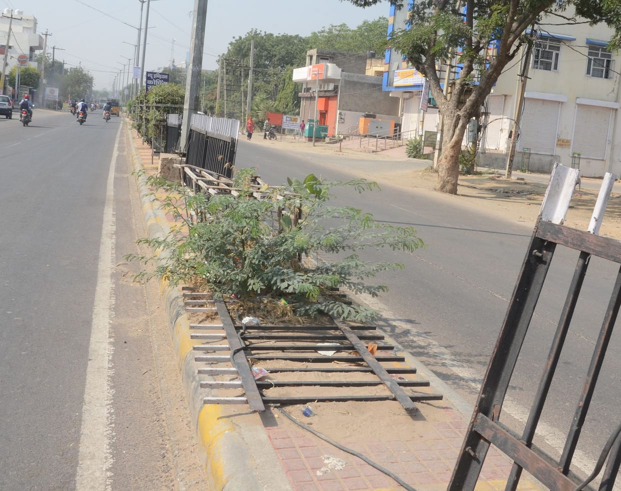 Eclipse on beautification: 25 cuts on two mainways, railing broken in 32 places