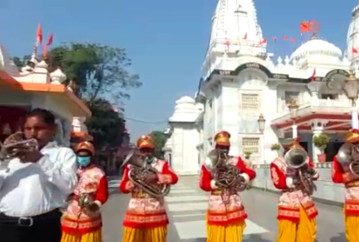 CM Yogi Adityanath kanya pujan during vijayadashami 2020 see photos gorakhnath temple