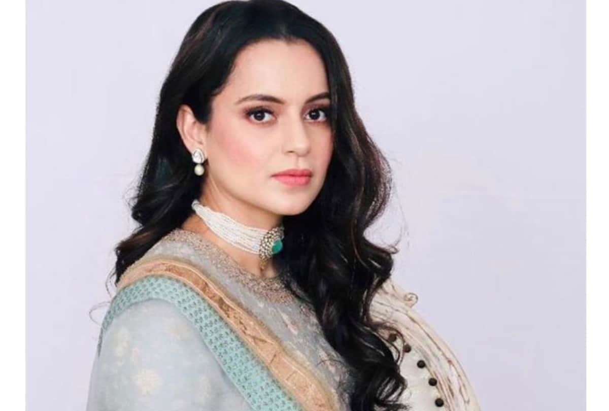 Kangana ranaut red and pastel blue lehenga to silk saree in her cousin's wedding