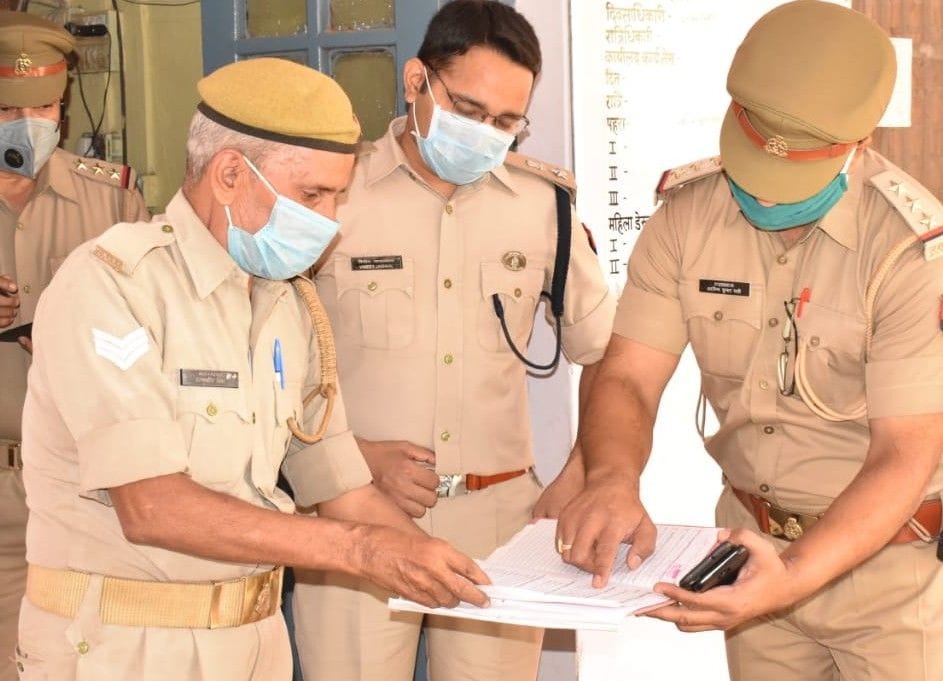 Hathras: SP inspects Mursan Kotwali, gives instructions