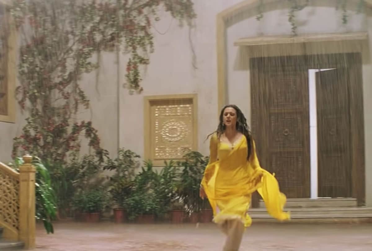 These Bollywood films shoot in real life actors house