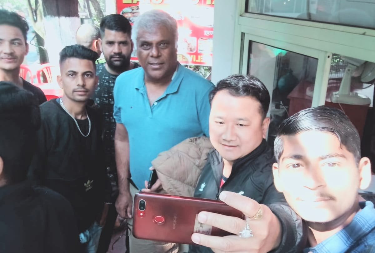 Himachal News: actor ashish vidyarthi reached solan to meet friend