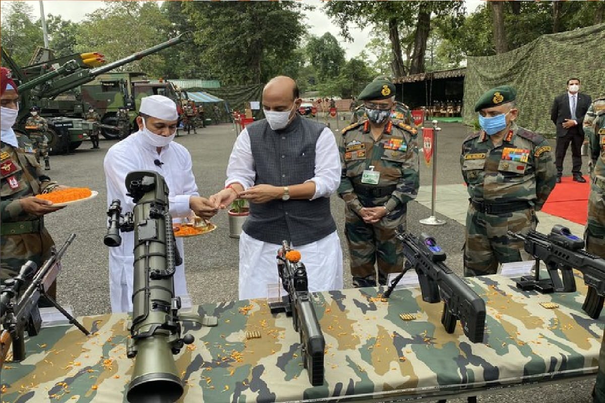 Defence Minister Rajnath Singh pays tribute at Sukna War Memorial in Darjeeling