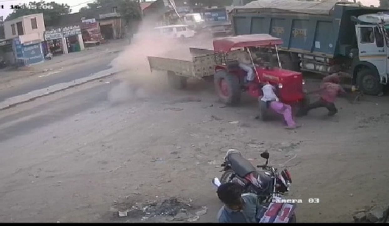 Unbalanced high speed tractor climbed divider, collided bike and scooty including three people standing on road side