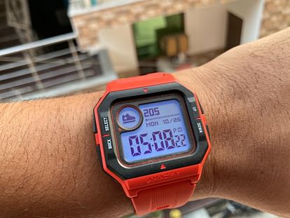 Amazfit Neo Review For Who Want Retro Fitness Tracker Amar Ujala