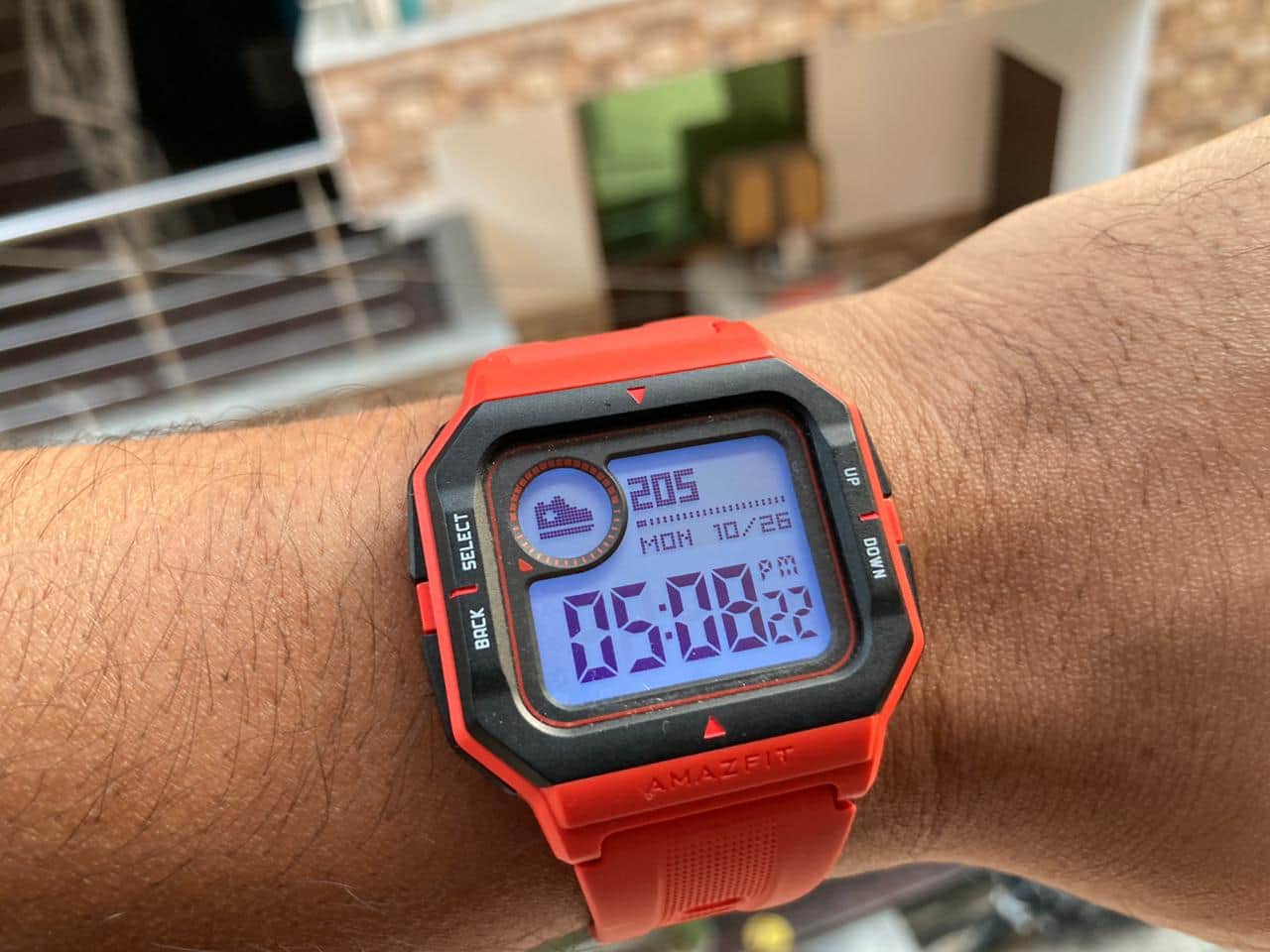 Amazfit Neo Review for who want retro fitness tracker