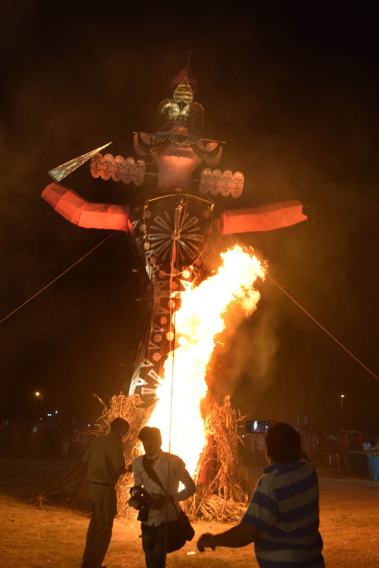 Doli Bhumi Girtat Dasakandhar, Chhubhit Indus Siri veteran