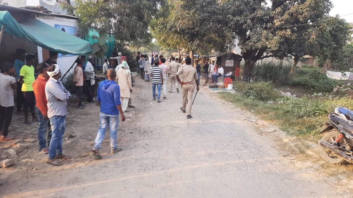 Panic ensued while going to immerse the idol durga puja police chased crowd DJ stopped in varanasi