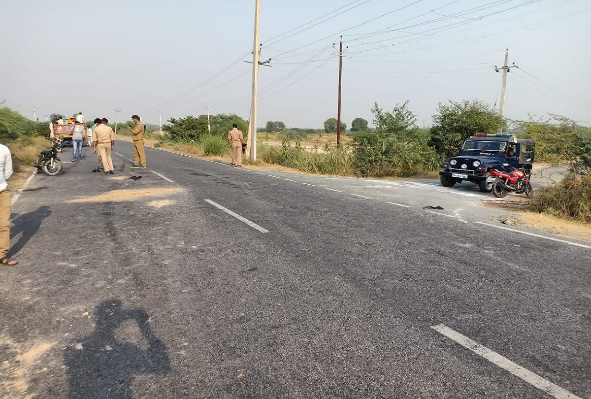 Road accident in Auraiya two died in a moped and truck accident in Bela