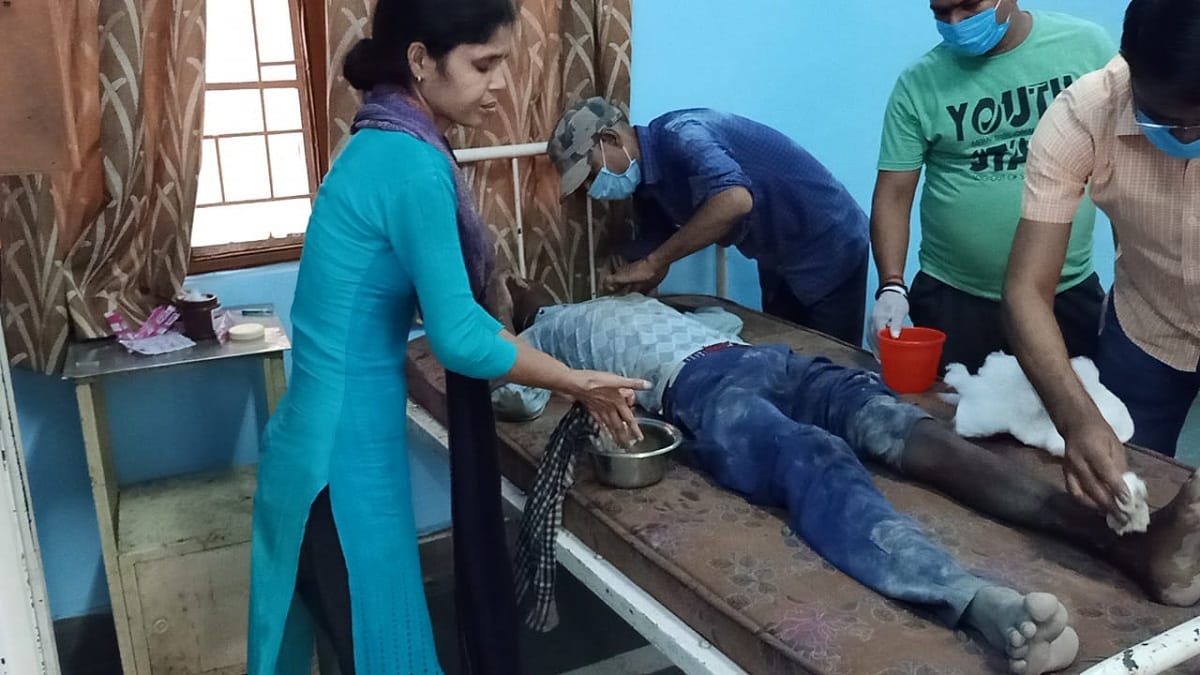 houses visor collapsed during construction of the house, four workers seriously injured in varanasi
