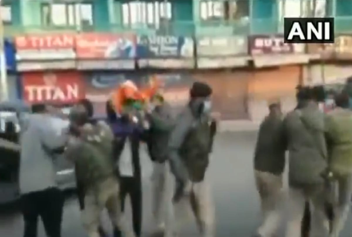 Police foils BJPs flag hosting plan in Lal Chowk Srinagar