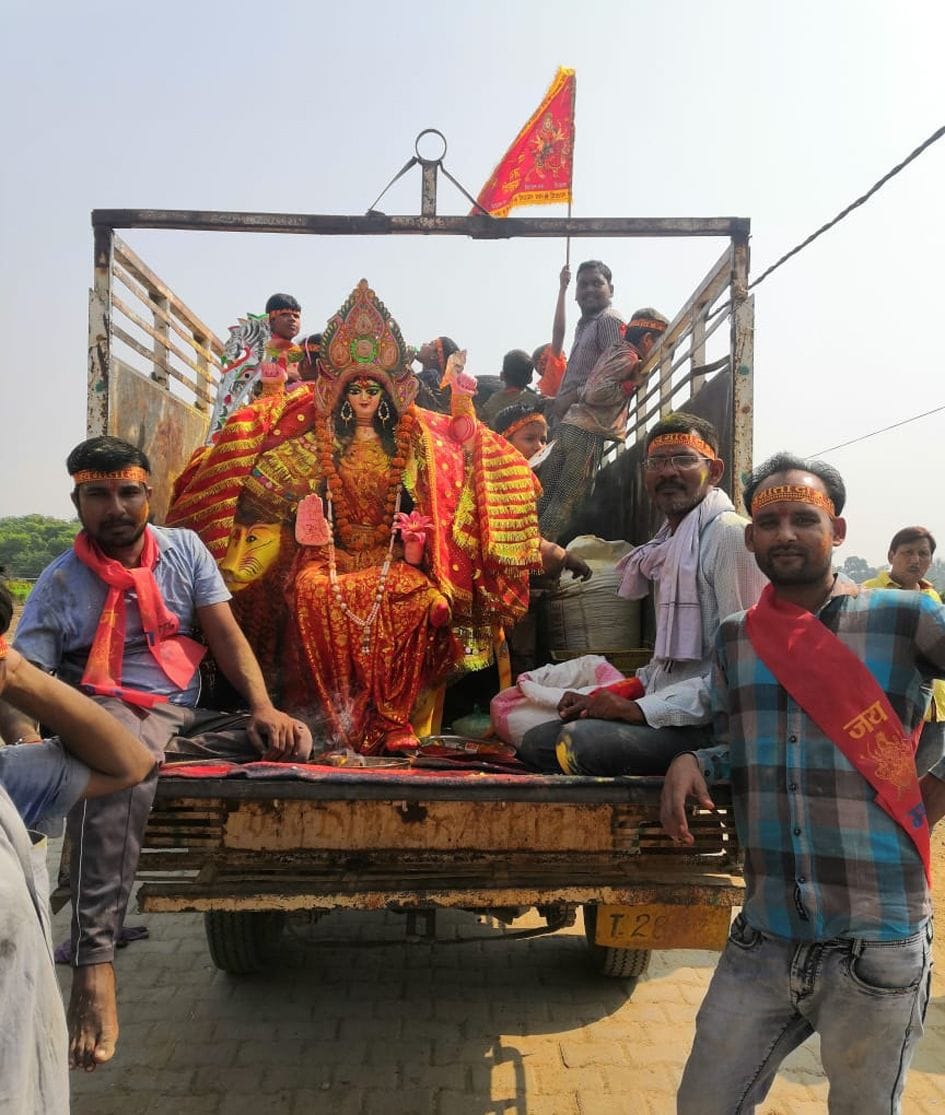 abeer, gulaal uda dee maan bhagavatee ko vidaee