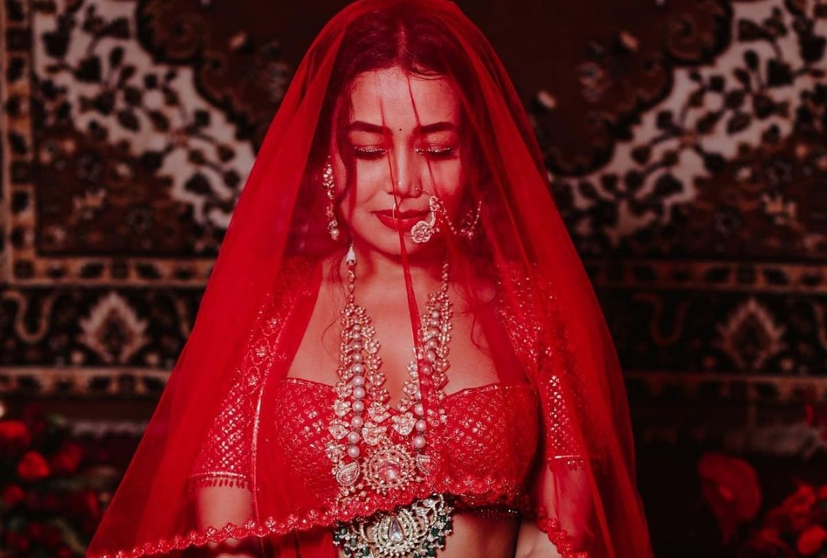 This Bride Wore Neha Kakkar's Mehendi Lehenga At Her Own Wedding | Mehendi  outfits, Lehnga designs, Lehenga designs