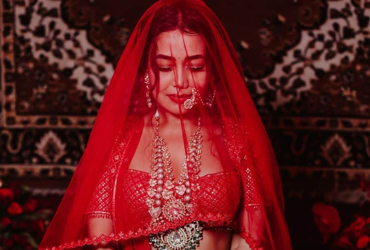 neha kakkar wedding reception red lehenga designs by falguni shane designer