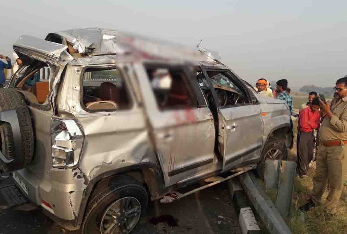 UP: car overturns on Lucknow-Agra Expressway in Kannauj, seven saints injured