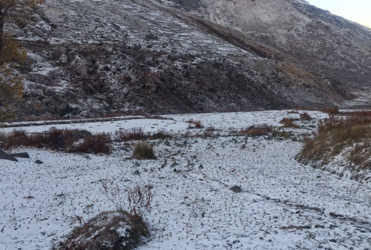 Himachal News : fresh snowfall in lahaul spiti rohtang pass and hailstorm in sissu