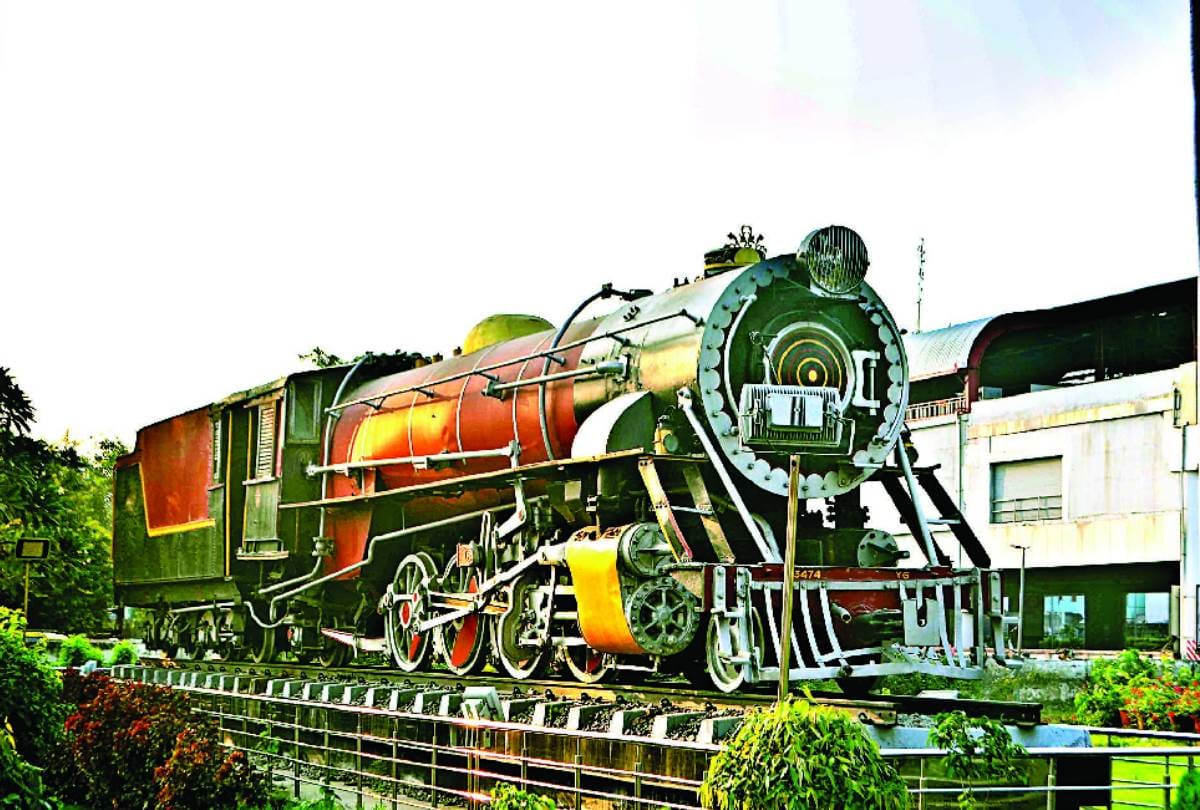 historical steam engine will be installed at small railway stations in lucknow
