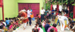 मझगईं के माता मंजेश्वरी देवी मंदिर पर भंडारे में शामिल लोग। संवाद