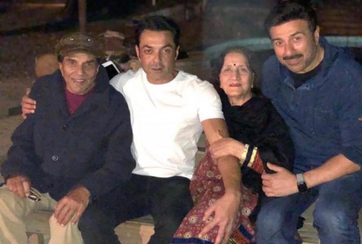 Sunny Deol And Bobby Deol Wished Mom Prakash Kaur On Birthday