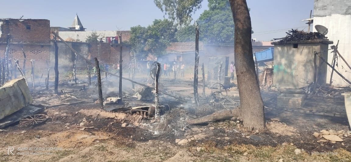 Fire in five huts, cylinder bursts
