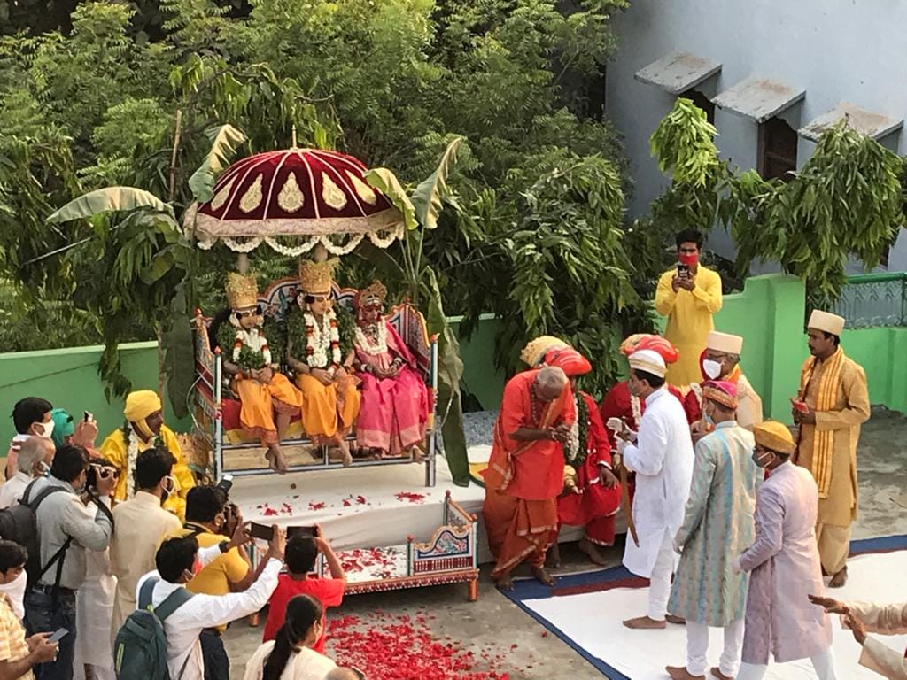 Kashivasi became witness to the tradition of union of four brothers