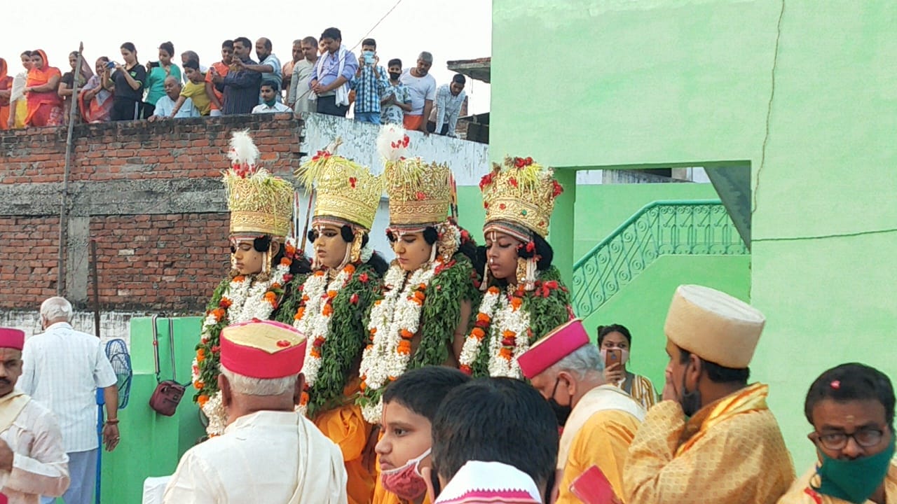 Kashivasi became witness to the tradition of union of four brothers