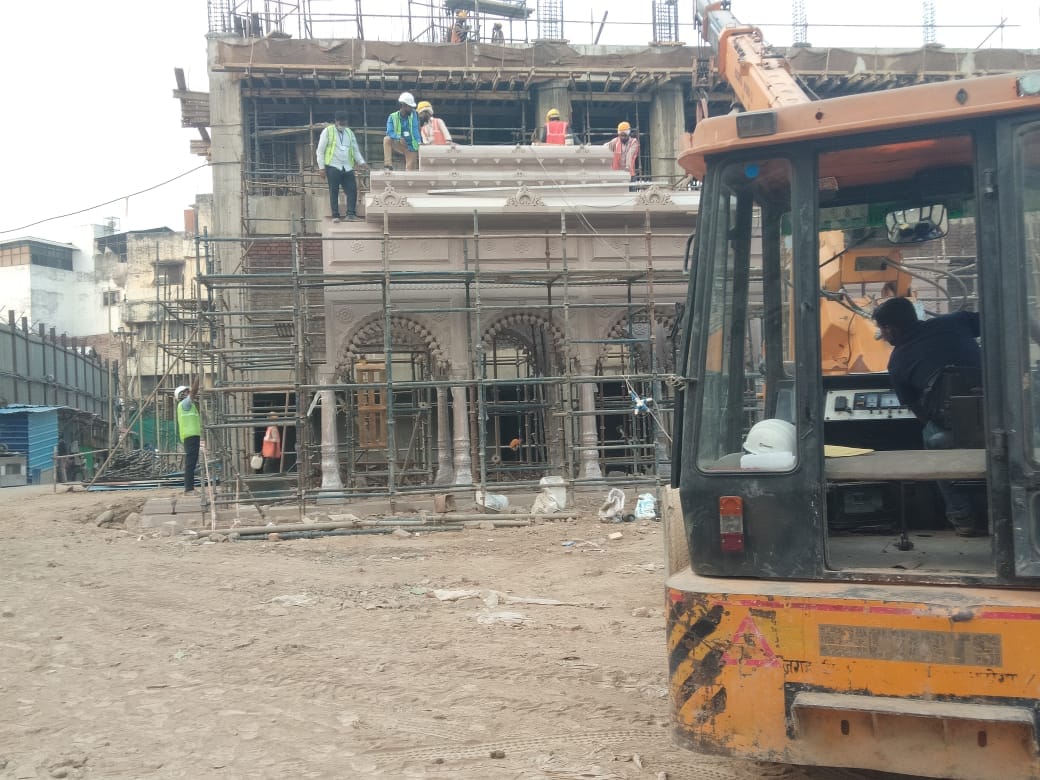 Removal of land obstacles in Kashi Vishwanath Dham