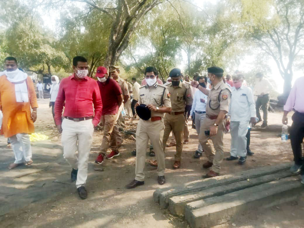 Administrative staff alerted on CM's arrival in Chitrakoot