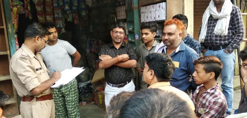 Hathras: Lakhs stolen from two shops