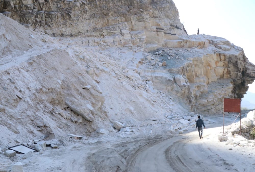 Badrinath Highway Become Dangerous For Vehicle Movement, photos
