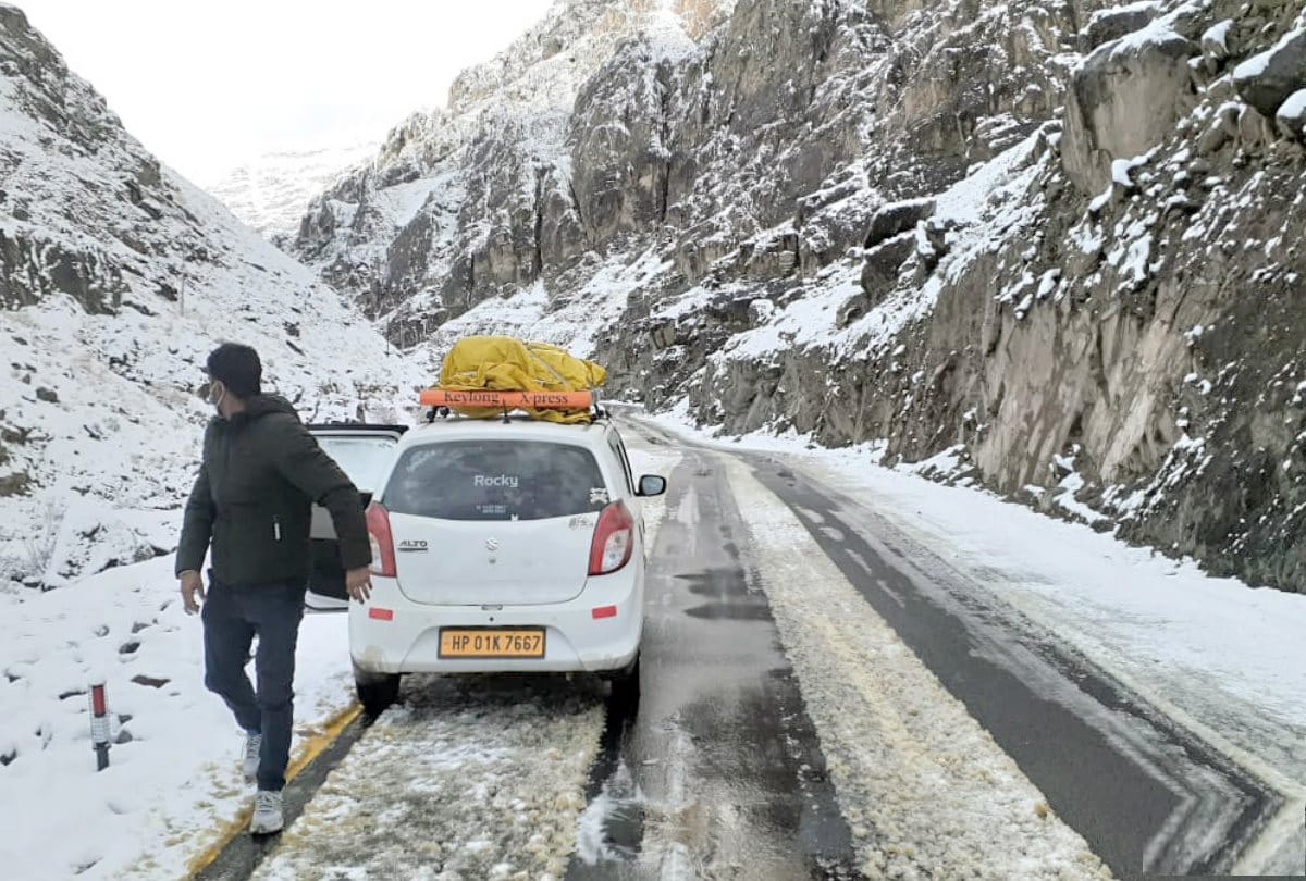 weather today: first fresh snowfall of the season in Himachal, see spectacular views of lahul spiti in pictures