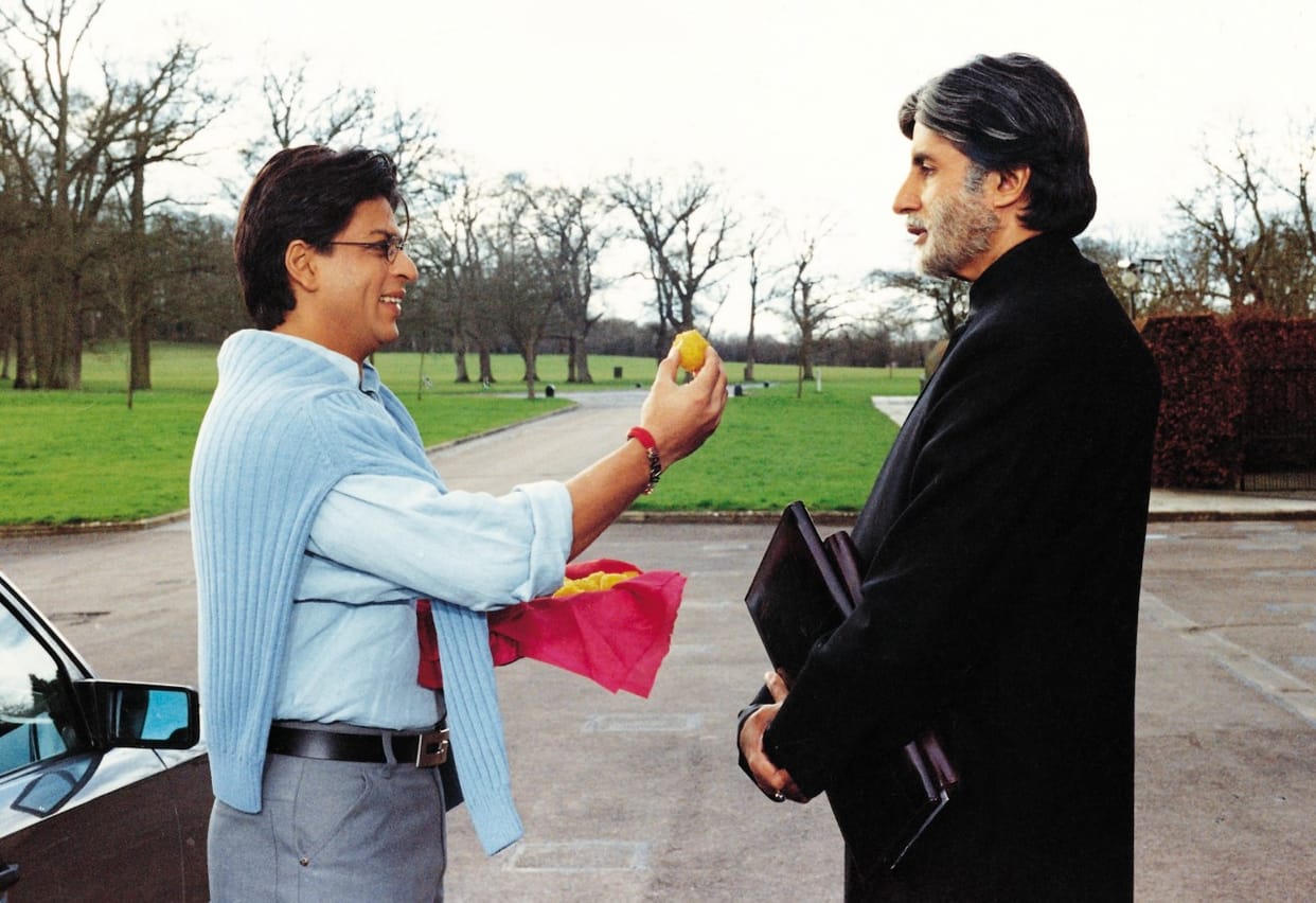 When Shahrukh Khan Feel Short and Small In Front Of Amitabh Bachchan On The Sets Of Mohabbatein