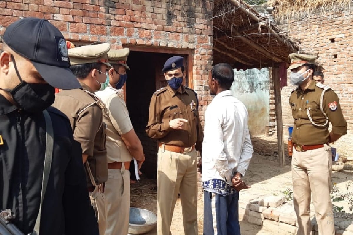 Police has revealed that a woman killed her husband with lover in village at Bijnor