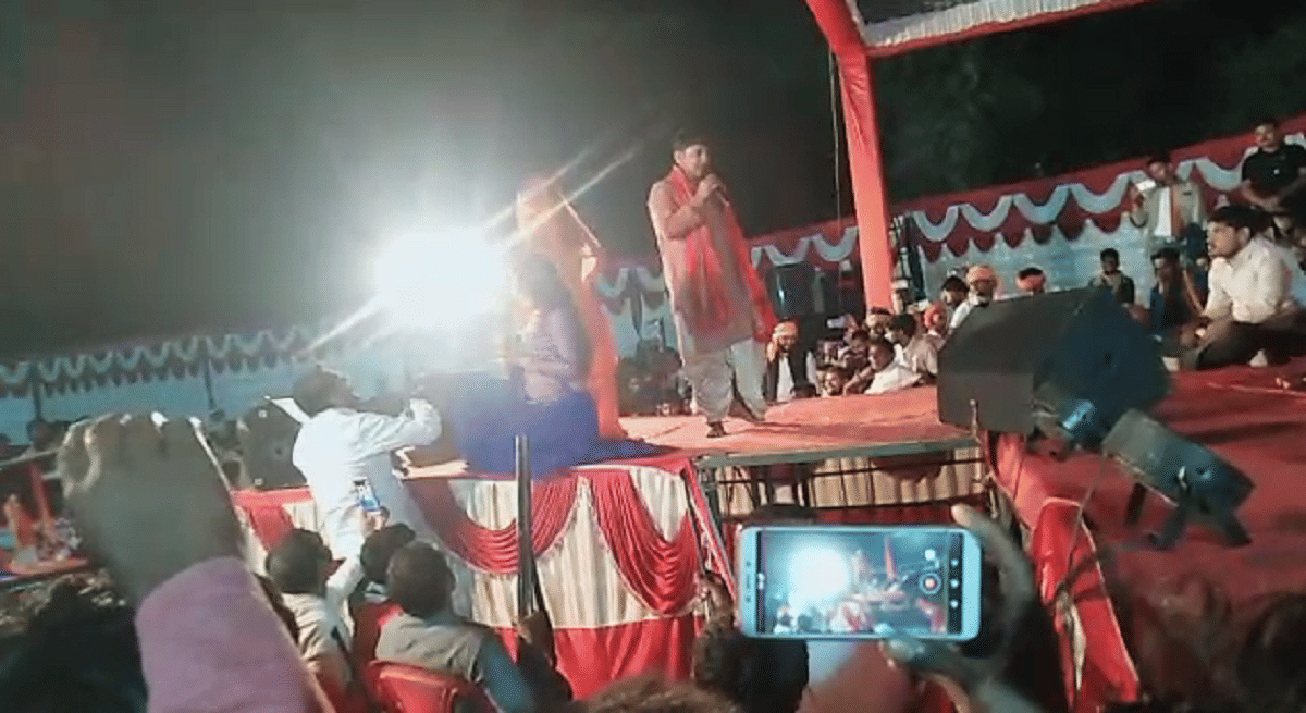 Bhojpuri singer injured in firing gun shot at birthday party program of bjp leader son in ballia up
