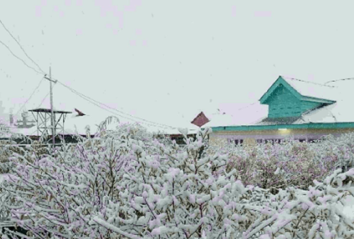 What is Roshni act and how is its withdrawal going to affect locals of Jammu Kashmir