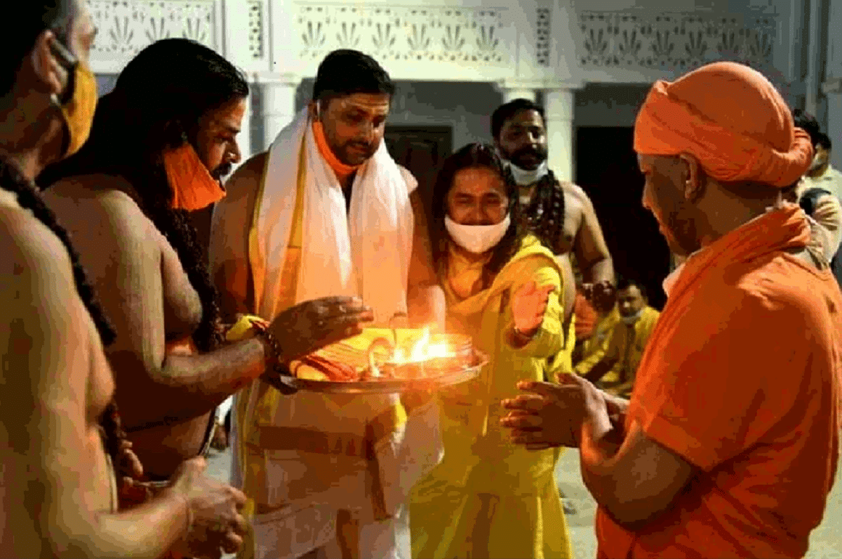 Kashi vishwanath mandir Saptarshi Aarti was perform first time in history