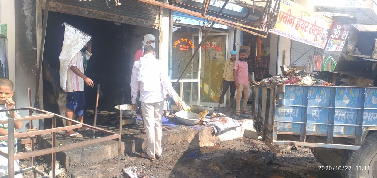 Everything burnt due to fire in grocery store by short circuit