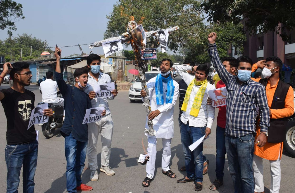 ABVP burnt effigy of Mehbooba Mufti for insulting national flag
