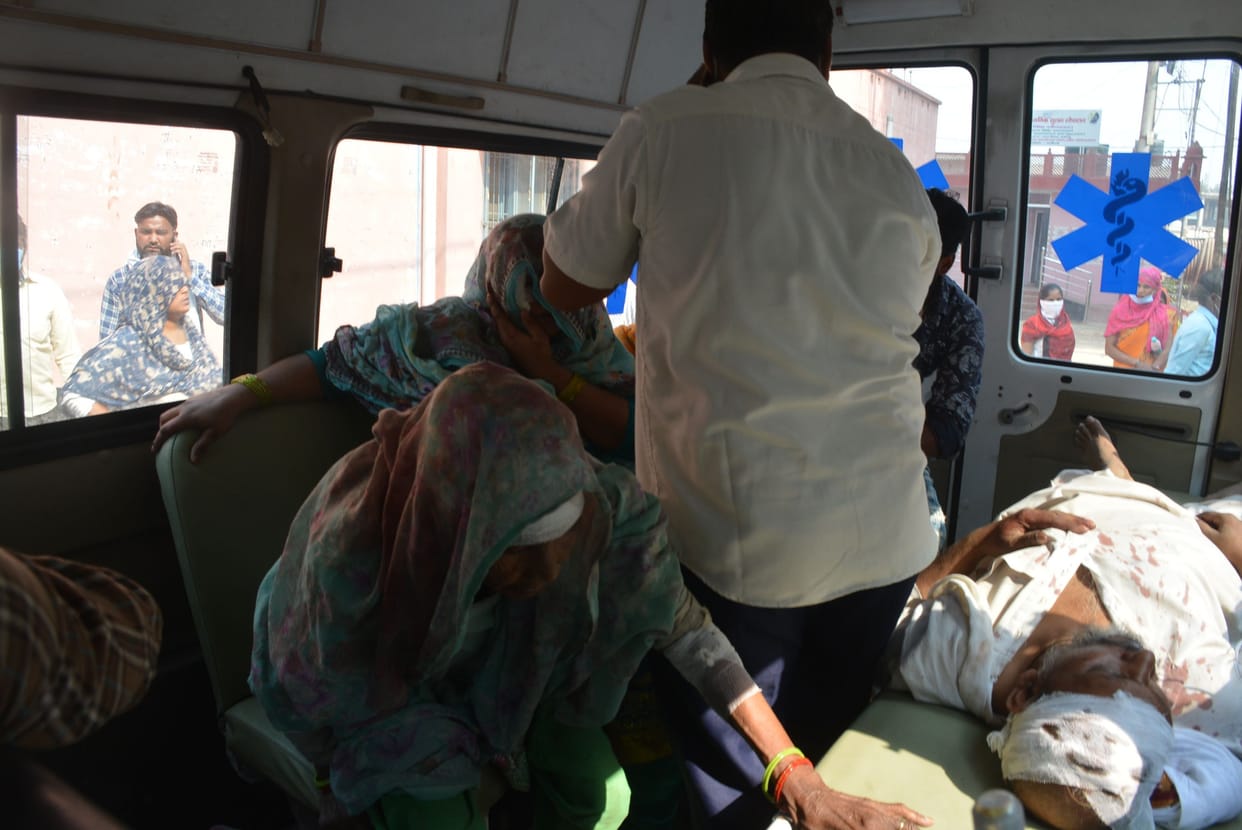 Stones on two sides due to sewer construction, 12 injured