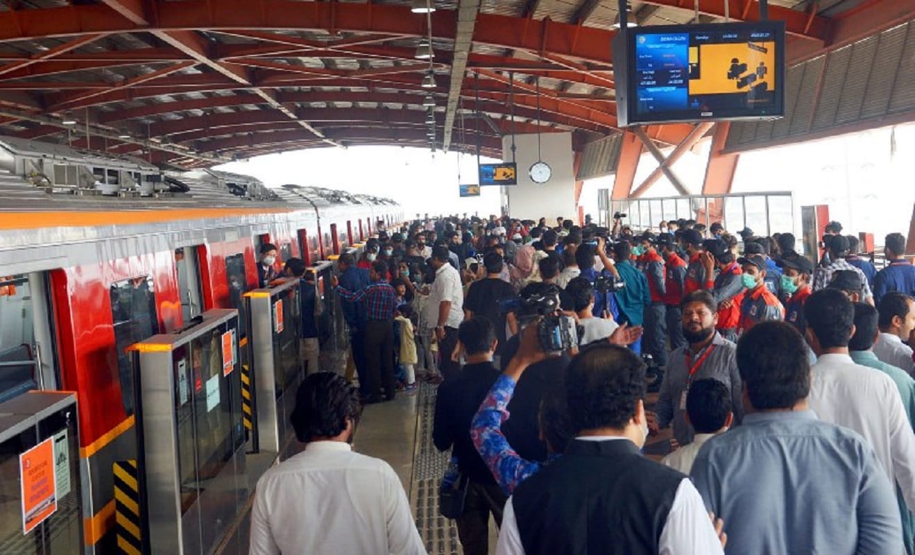 Lahore Metro Train News: lahore metro train service begins commercial operation with the help of china Pakistan first metro train