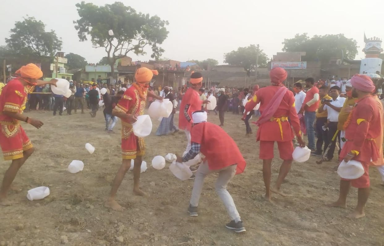 People visited to daranagar in huge noumber for watching historical kuppi fight