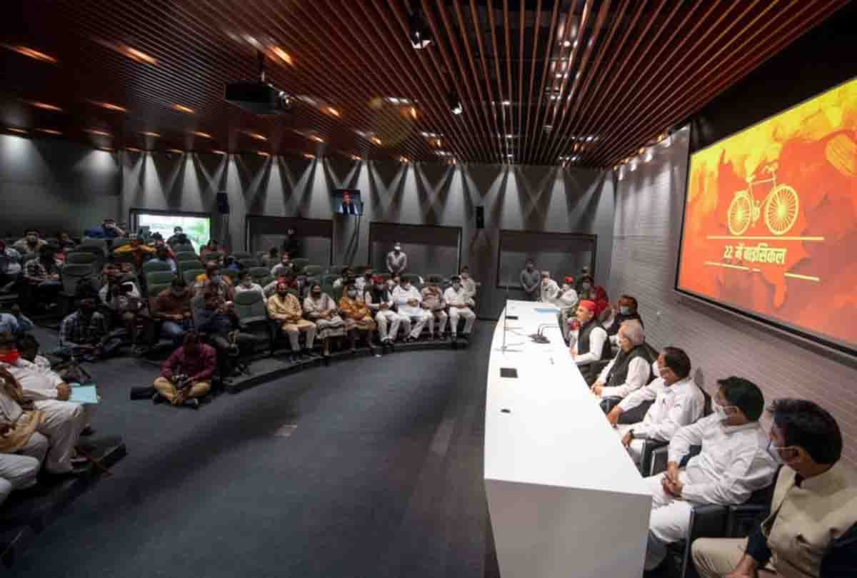 Brother of Minister of State in BJP government took SP's membership in