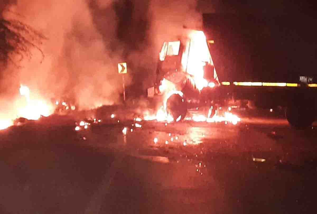 UP: A fire broke out after a fierce collision in a truck and dumper in Kanpur, the driver burnt alive